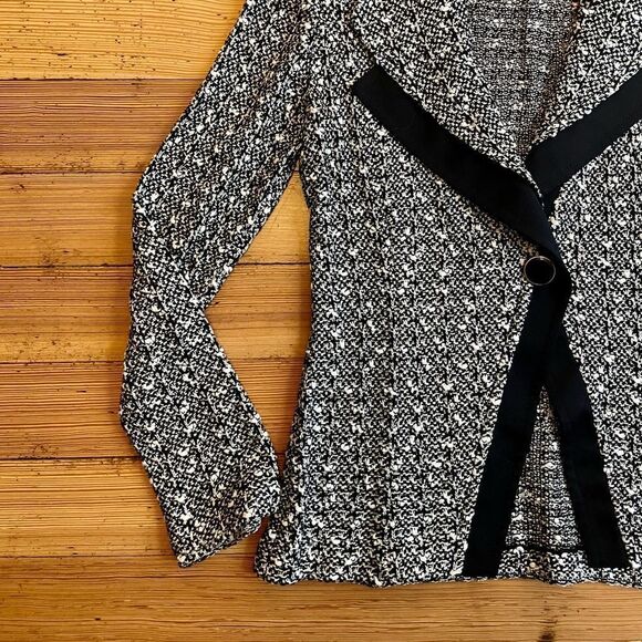 St. John rayon wool textured blend knit blazer. Size 4. - Picture 6 of 13